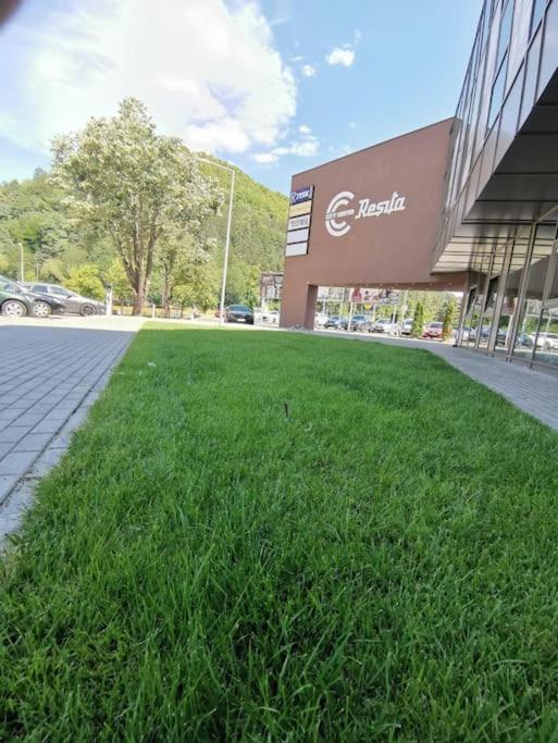 City Center Accommodation - 308 Решица Екстериор снимка