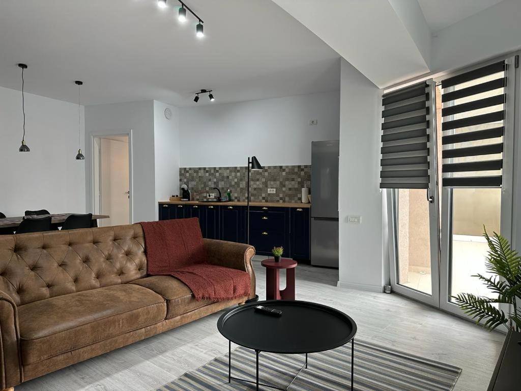 City Center Accommodation - 308 Решица Екстериор снимка