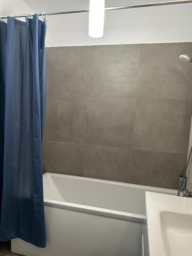 City Center Accommodation - 308 Решица Екстериор снимка