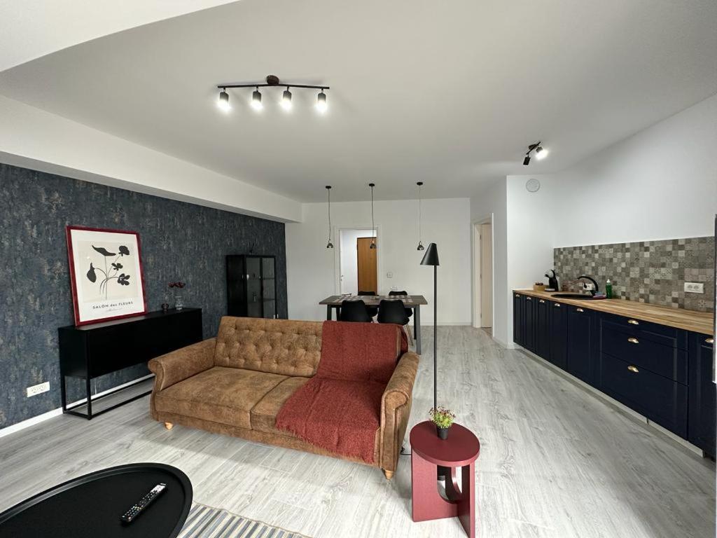 City Center Accommodation - 308 Решица Екстериор снимка