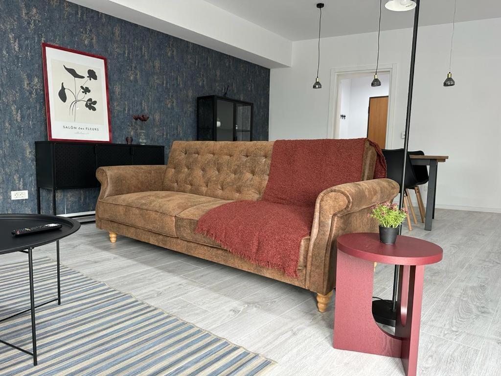 City Center Accommodation - 308 Решица Екстериор снимка