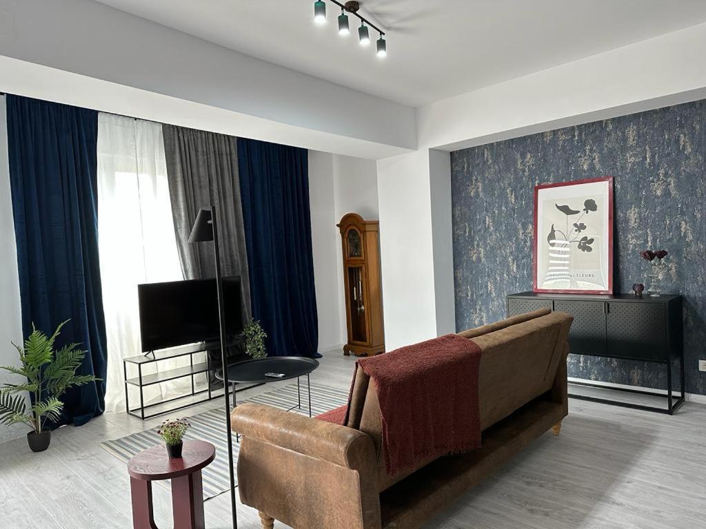 City Center Accommodation - 308 Решица Екстериор снимка